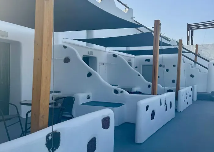 Manias Residences Apartmanhotel Fíra