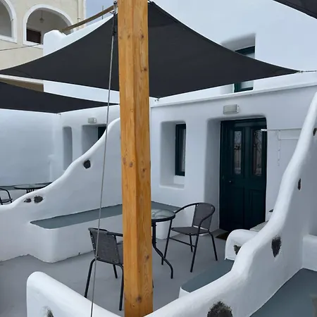 Manias Residences Апарт-отель Тира