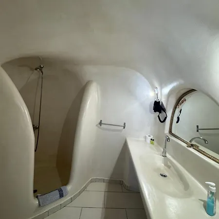 Manias Residences Апарт-отель Тира
