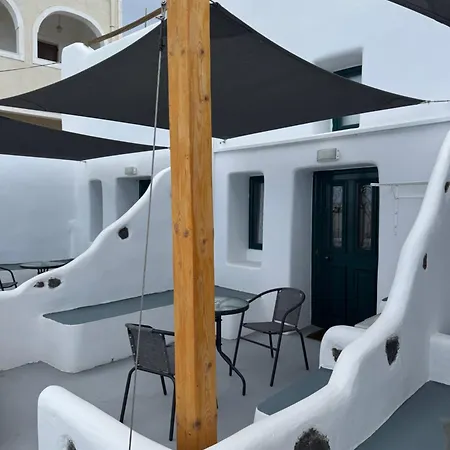 Manias Residences Апарт-отель Тира