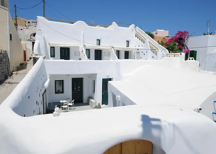 מלון דירות Manias Residences 4*