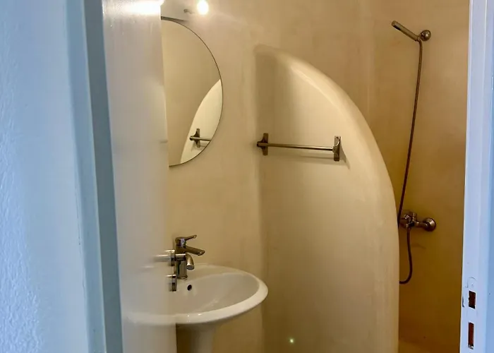 מלון דירות Manias Residences 4*