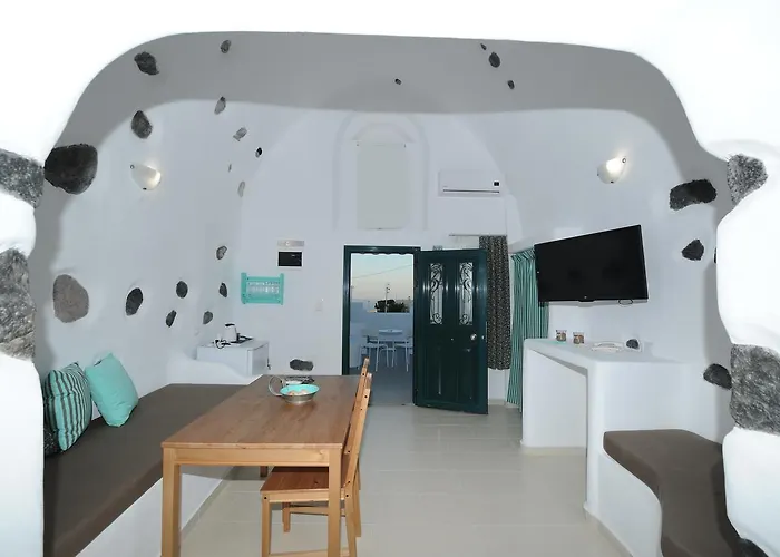 Manias Residences מלון דירות 4*