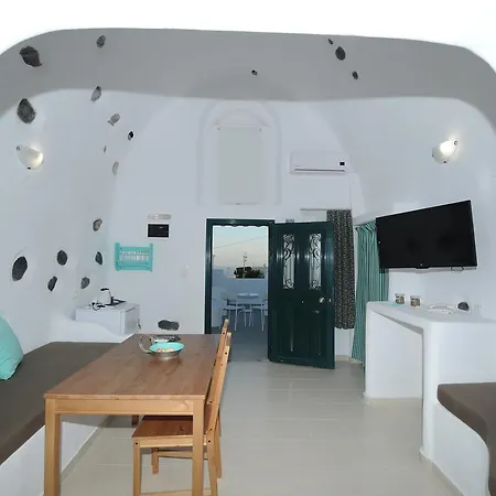Manias Residences Apartahotel 4*